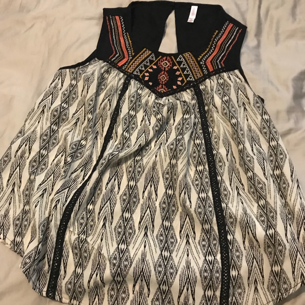 Xhilaration Flowy tank top